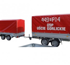 plandeka czerwona  z numerami operacyjnymi jednostki 